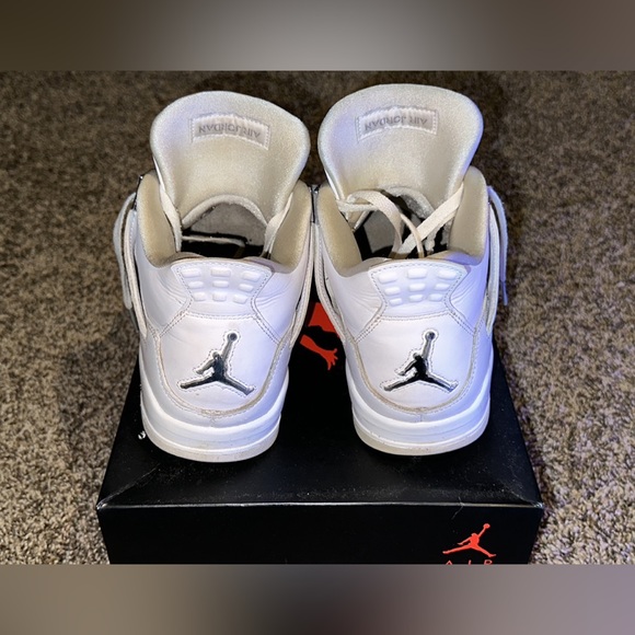 I’m selling a pair of Jordan 4 pure money 2017 (Size 10). - Picture 4 of 8